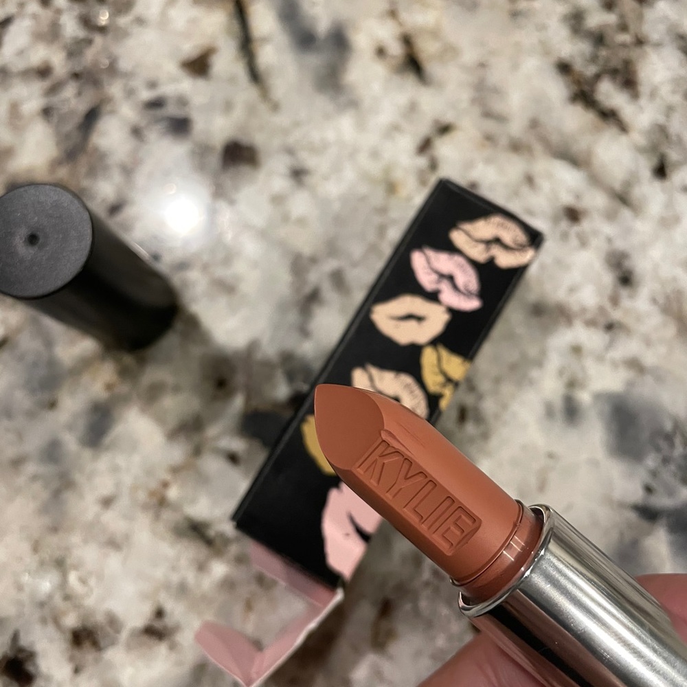 Kylie Cosmetics Nova lipstick